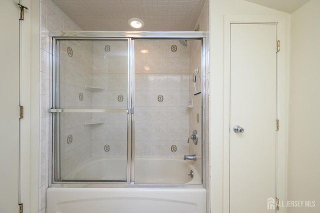 31 Starlit Drive, Middlesex, NJ 08846