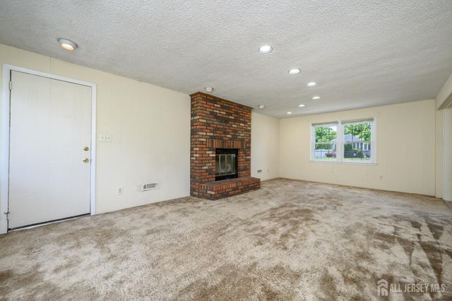 31 Starlit Drive, Middlesex, NJ 08846