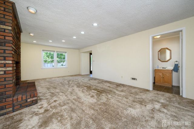 31 Starlit Drive, Middlesex, NJ 08846