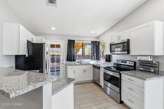 661 S Granite Falls Drive, Tucson, AZ 85748