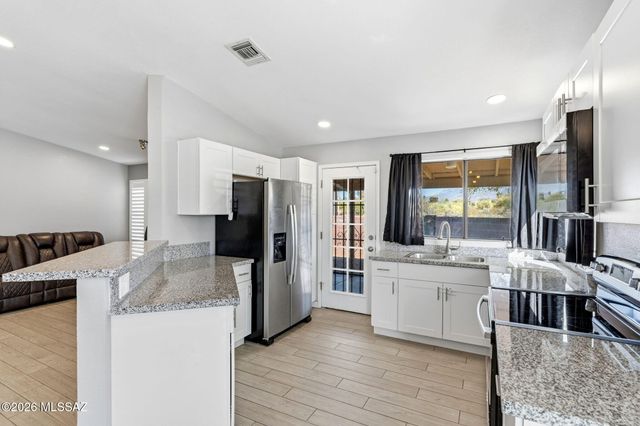 661 S Granite Falls Drive, Tucson, AZ 85748