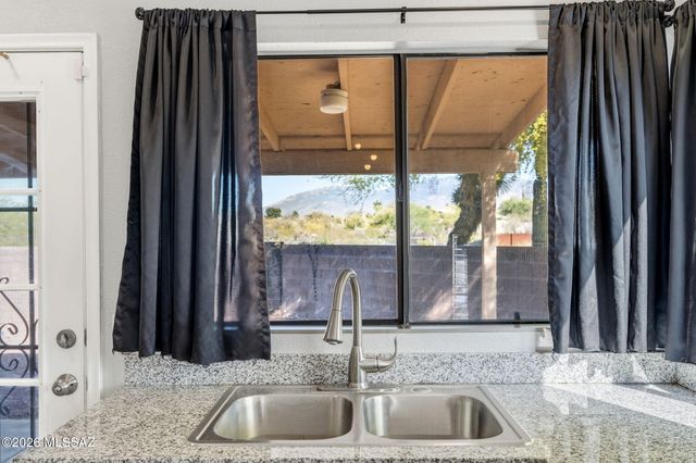 661 S Granite Falls Drive, Tucson, AZ 85748