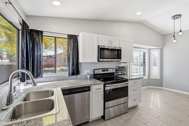 661 S Granite Falls Drive, Tucson, AZ 85748