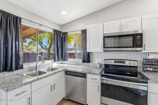 661 S Granite Falls Drive, Tucson, AZ 85748