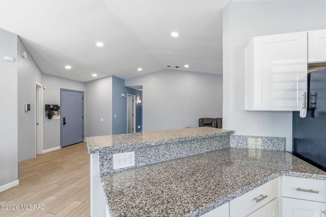 661 S Granite Falls Drive, Tucson, AZ 85748