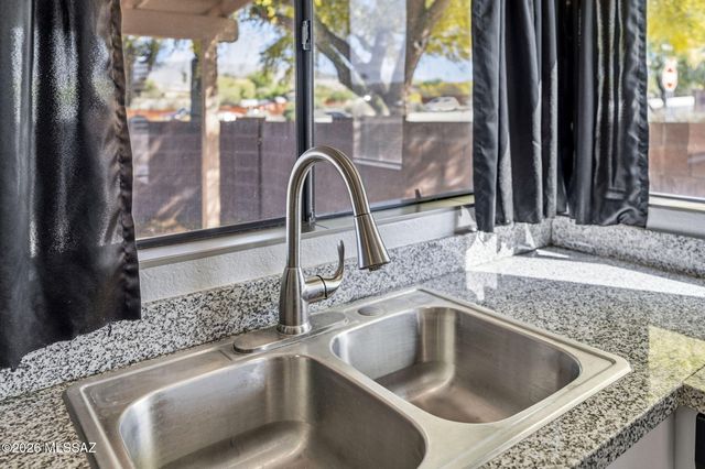 661 S Granite Falls Drive, Tucson, AZ 85748