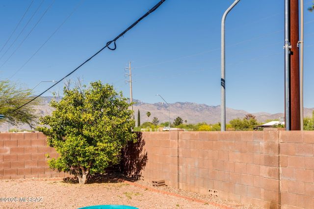 661 S Granite Falls Drive, Tucson, AZ 85748