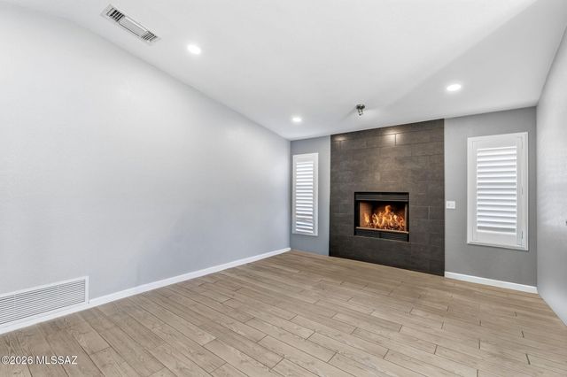 661 S Granite Falls Drive, Tucson, AZ 85748