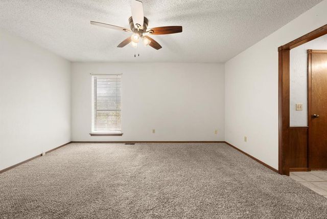 10325 Exter Avenue, Yukon, OK 73099