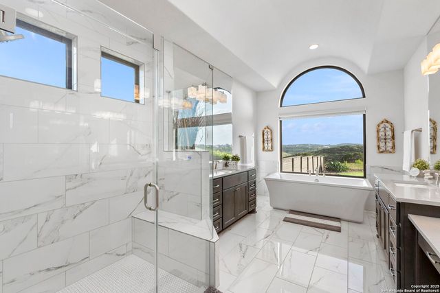 75 E Mariposa Parkway, Boerne, TX 78006