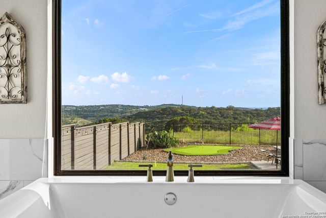 75 E Mariposa Parkway, Boerne, TX 78006