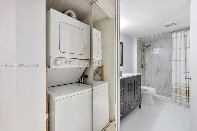 1301 SW 142nd Ave 203H, Pembroke Pines, FL 33027