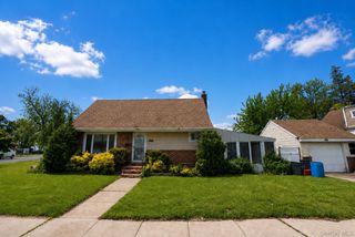 49 Lincoln Street, Elmont, NY 11003