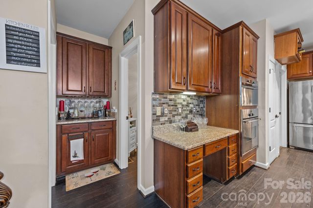 6215 Glencairn Court, Charlotte, NC 28269