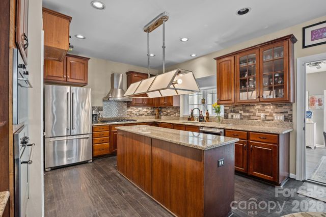 6215 Glencairn Court, Charlotte, NC 28269