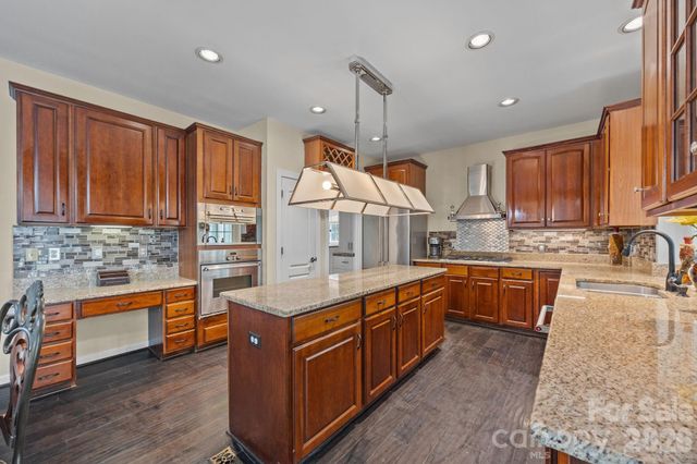 6215 Glencairn Court, Charlotte, NC 28269