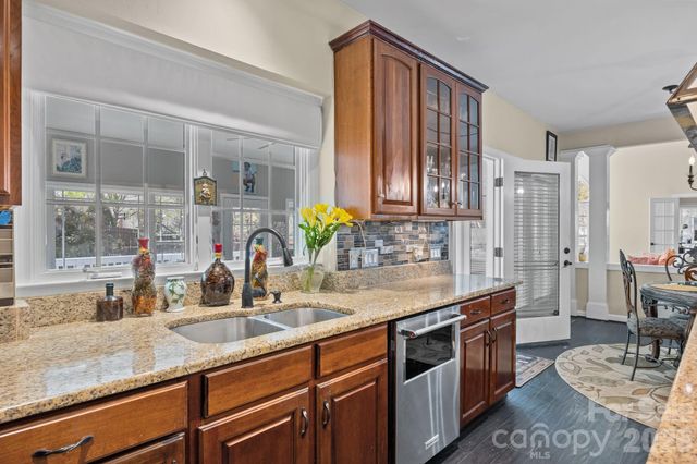 6215 Glencairn Court, Charlotte, NC 28269