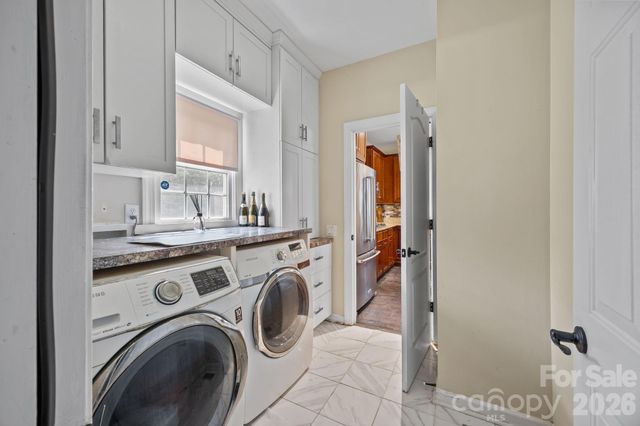 6215 Glencairn Court, Charlotte, NC 28269