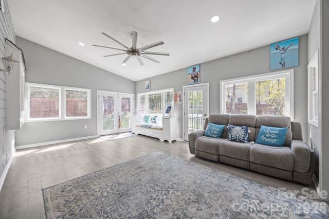 6215 Glencairn Court, Charlotte, NC 28269