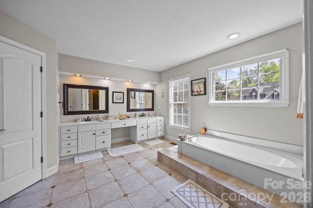 6215 Glencairn Court, Charlotte, NC 28269