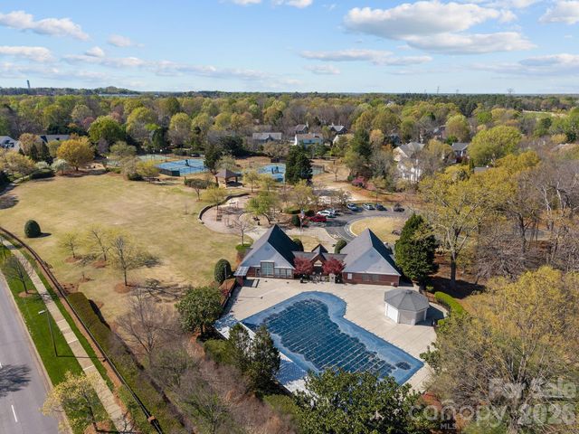 6215 Glencairn Court, Charlotte, NC 28269