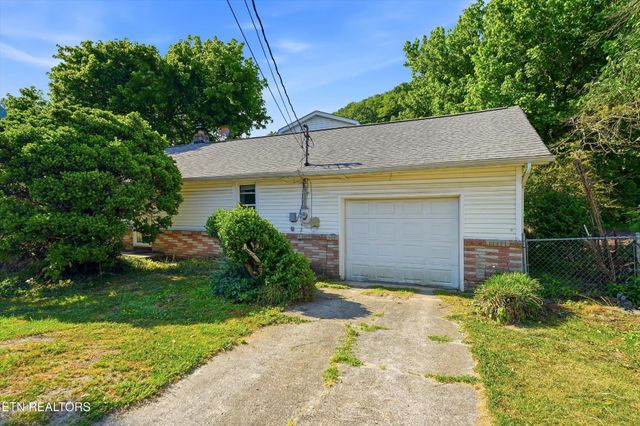 9613 Norris Fwy, Powell, TN 37849