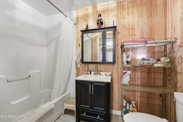 9613 Norris Fwy, Powell, TN 37849