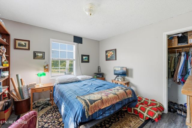 9613 Norris Fwy, Powell, TN 37849