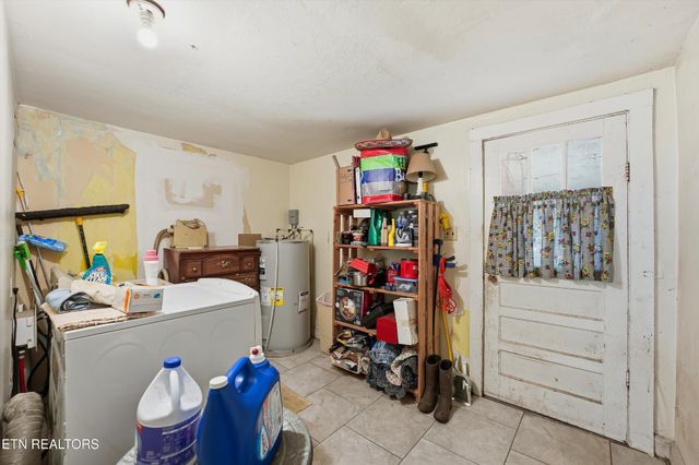 9613 Norris Fwy, Powell, TN 37849