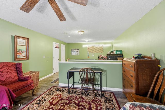 9613 Norris Fwy, Powell, TN 37849