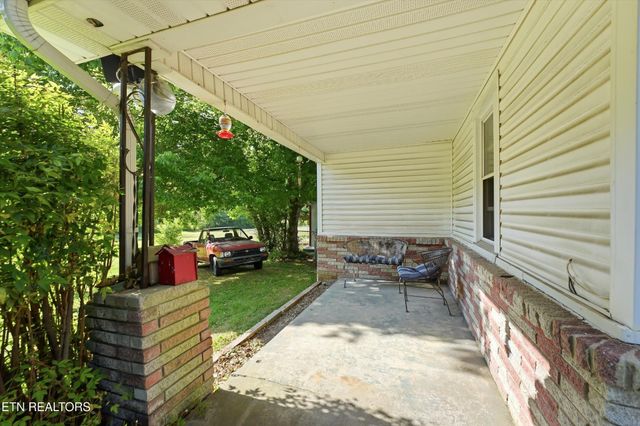 9613 Norris Fwy, Powell, TN 37849