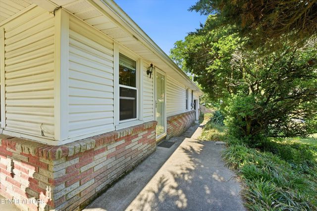 9613 Norris Fwy, Powell, TN 37849