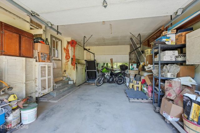 9613 Norris Fwy, Powell, TN 37849