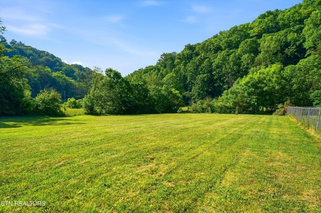 9613 Norris Fwy, Powell, TN 37849