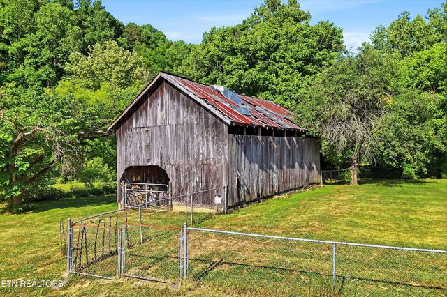 9613 Norris Fwy, Powell, TN 37849