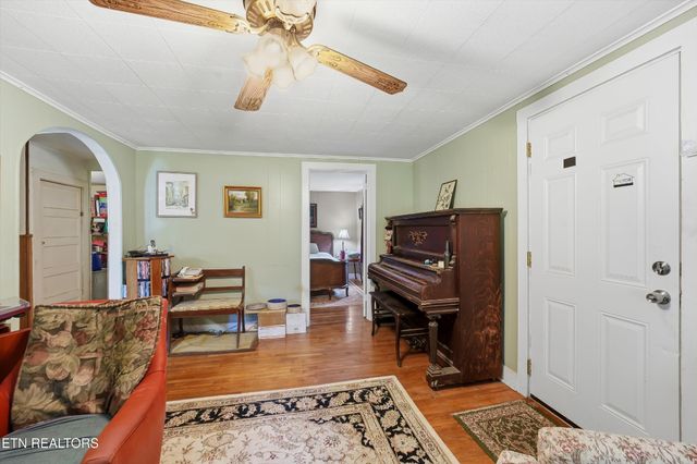 9613 Norris Fwy, Powell, TN 37849