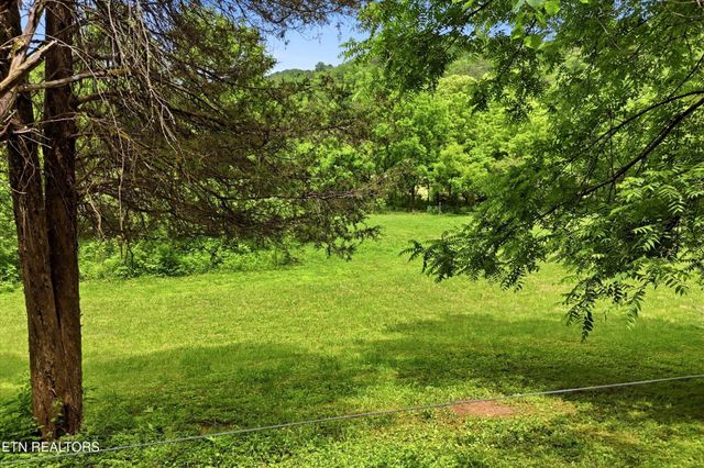 9613 Norris Fwy, Powell, TN 37849
