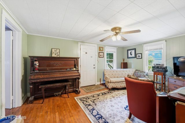 9613 Norris Fwy, Powell, TN 37849