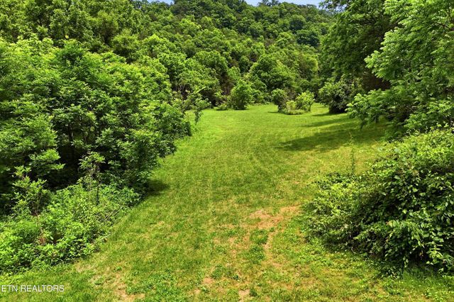 9613 Norris Fwy, Powell, TN 37849