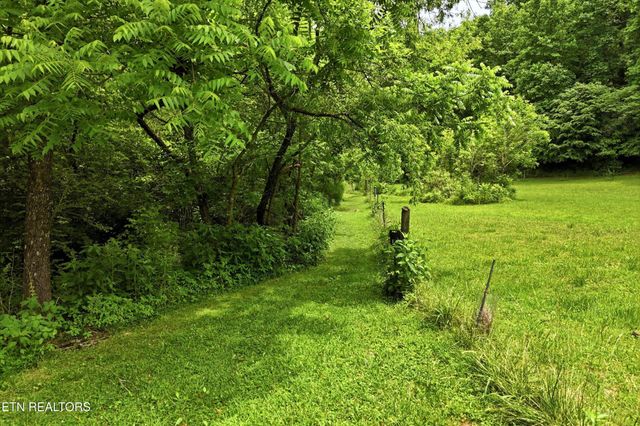 9613 Norris Fwy, Powell, TN 37849