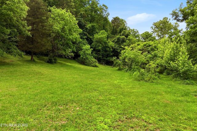 9613 Norris Fwy, Powell, TN 37849