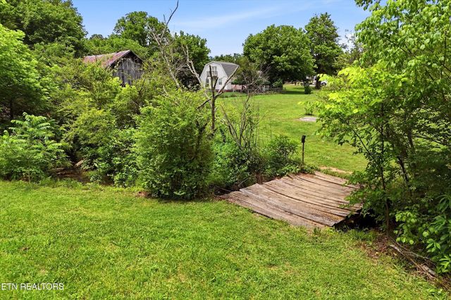 9613 Norris Fwy, Powell, TN 37849