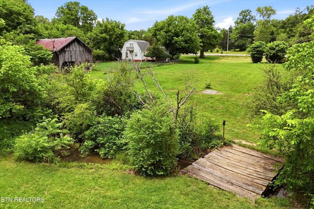 9613 Norris Fwy, Powell, TN 37849