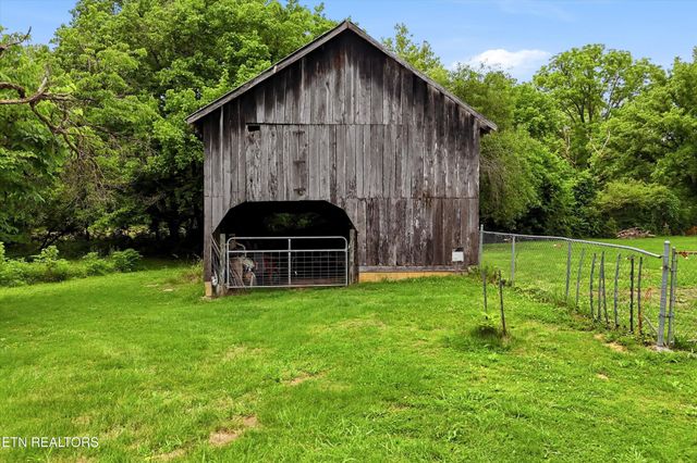 9613 Norris Fwy, Powell, TN 37849