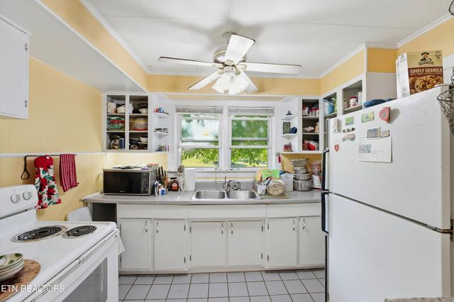 9613 Norris Fwy, Powell, TN 37849