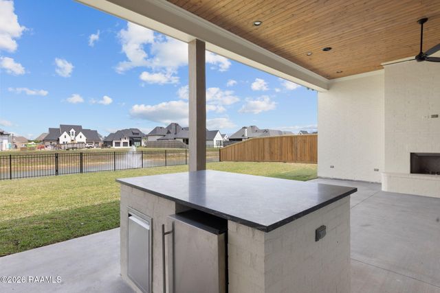 208 Sabal Bend Drive, Youngsville, LA 70592