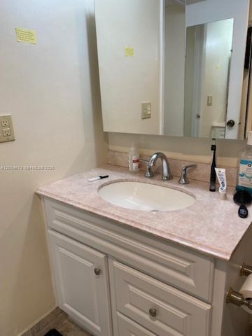 100 Edgewater Dr 102, Coral Gables, FL 33133