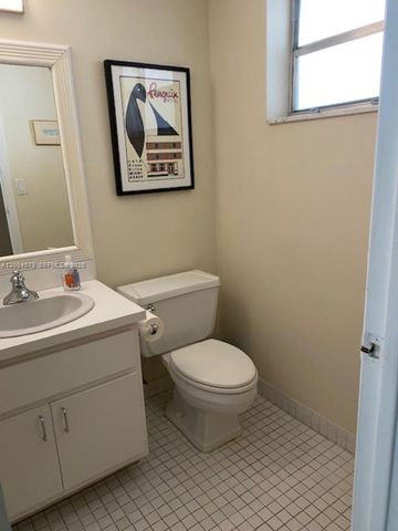 100 Edgewater Dr 102, Coral Gables, FL 33133