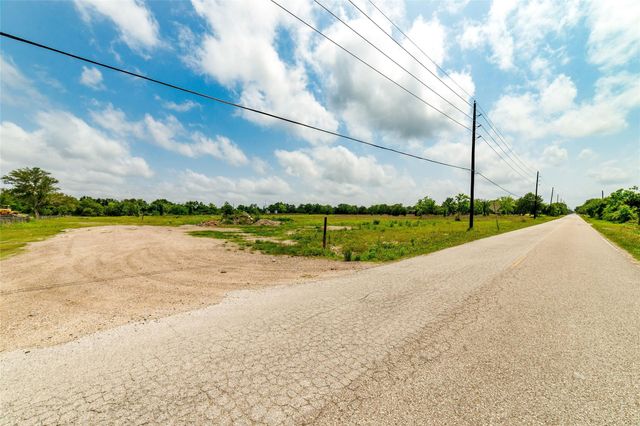 2289 County Road 163, Alvin, TX 77511