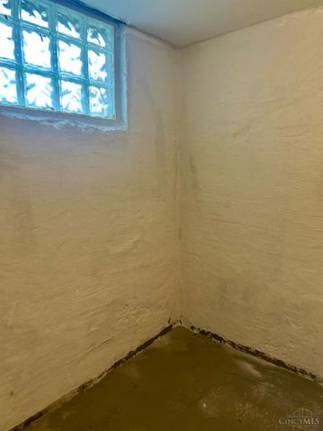 1613 Wyoming Avenue, Cincinnati, OH 45205